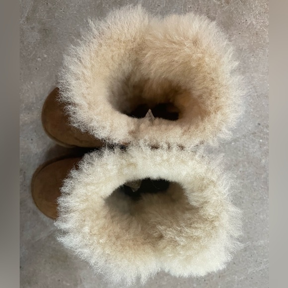 VGUC UGG Barrel Button Closure Toddler Boots - size 8 - Picture 7 of 12